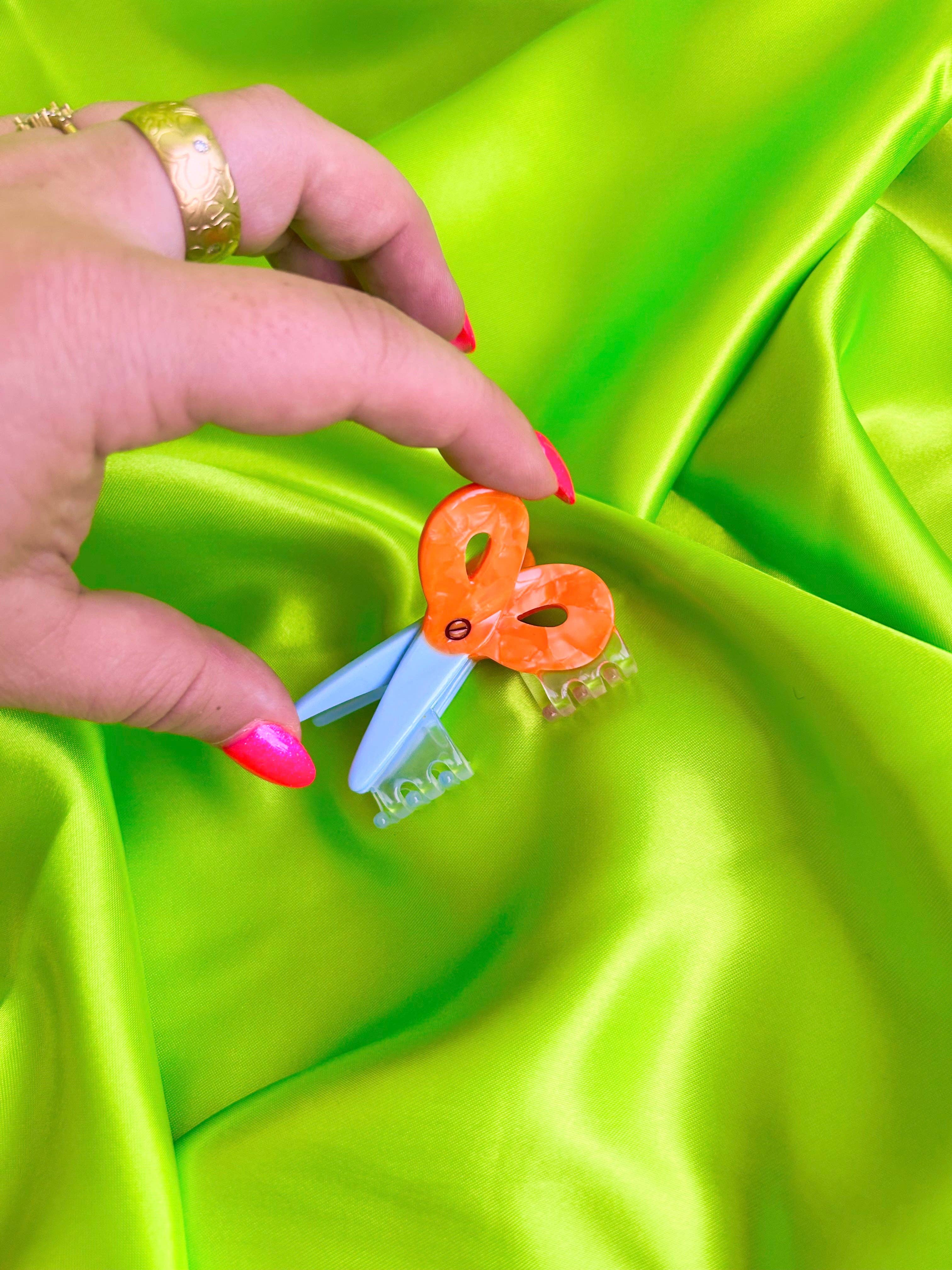 The Peach Fuzz | Scissors Hair Claw Clip – Lift Bridge Yarns