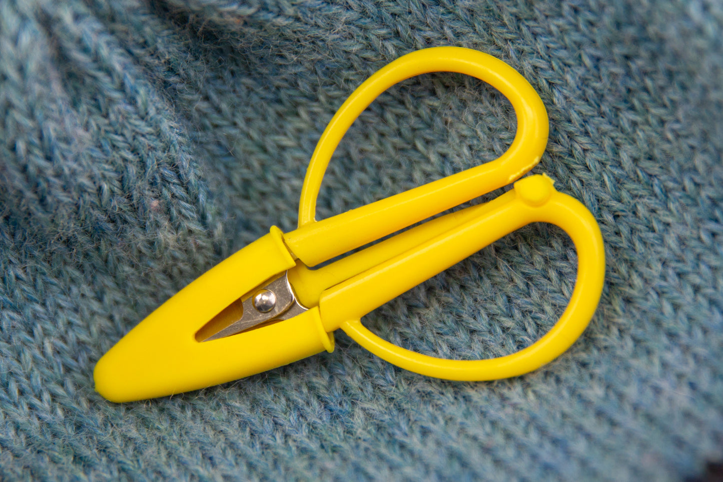 Tiny Scissors Yellow | Notions - Scissors