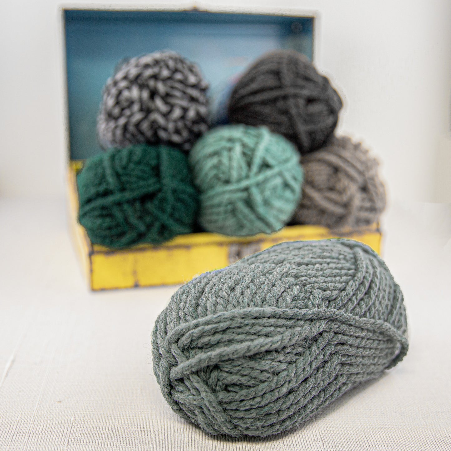 Encore Mega Lt. Greenfrost Mix (678) | Yarn - Super Bulky