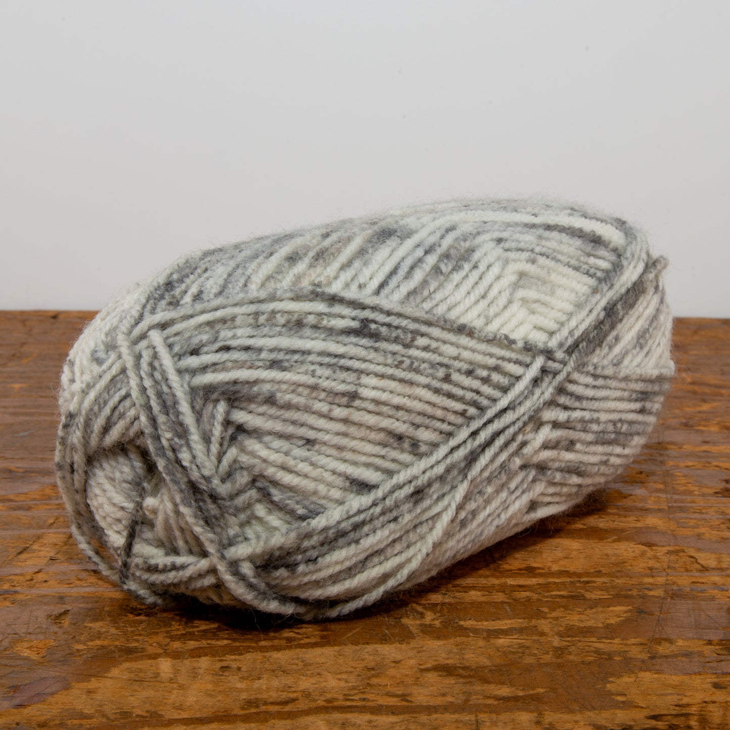Encore Colorspun Worsted Gray Spray - 7200 | Yarn - Worsted